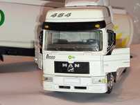 Machetă Man F2000 + cisternă BP,New Ray,1/43