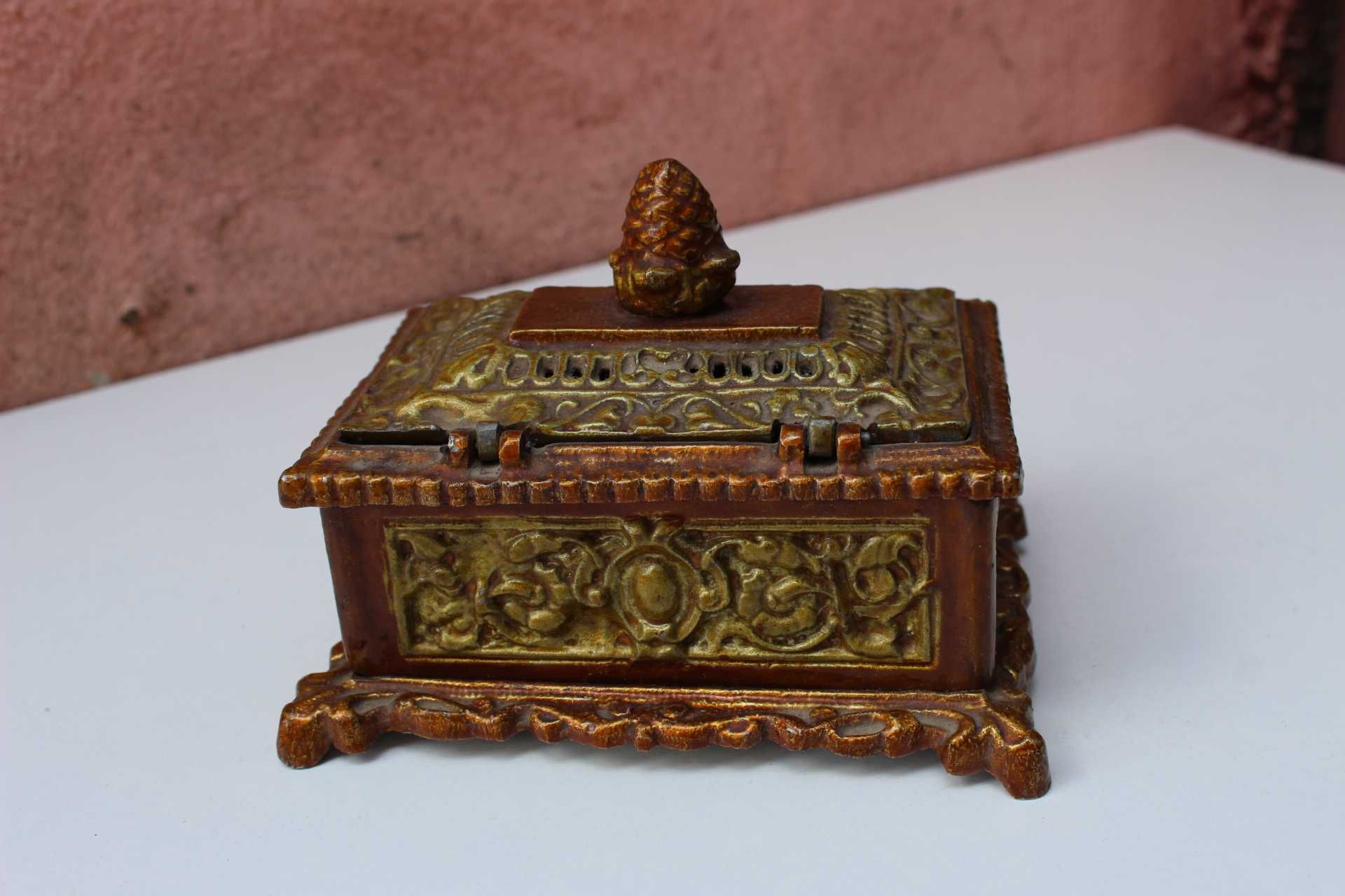 Caseta bijuterii metal varf con de brad - insemn masonic