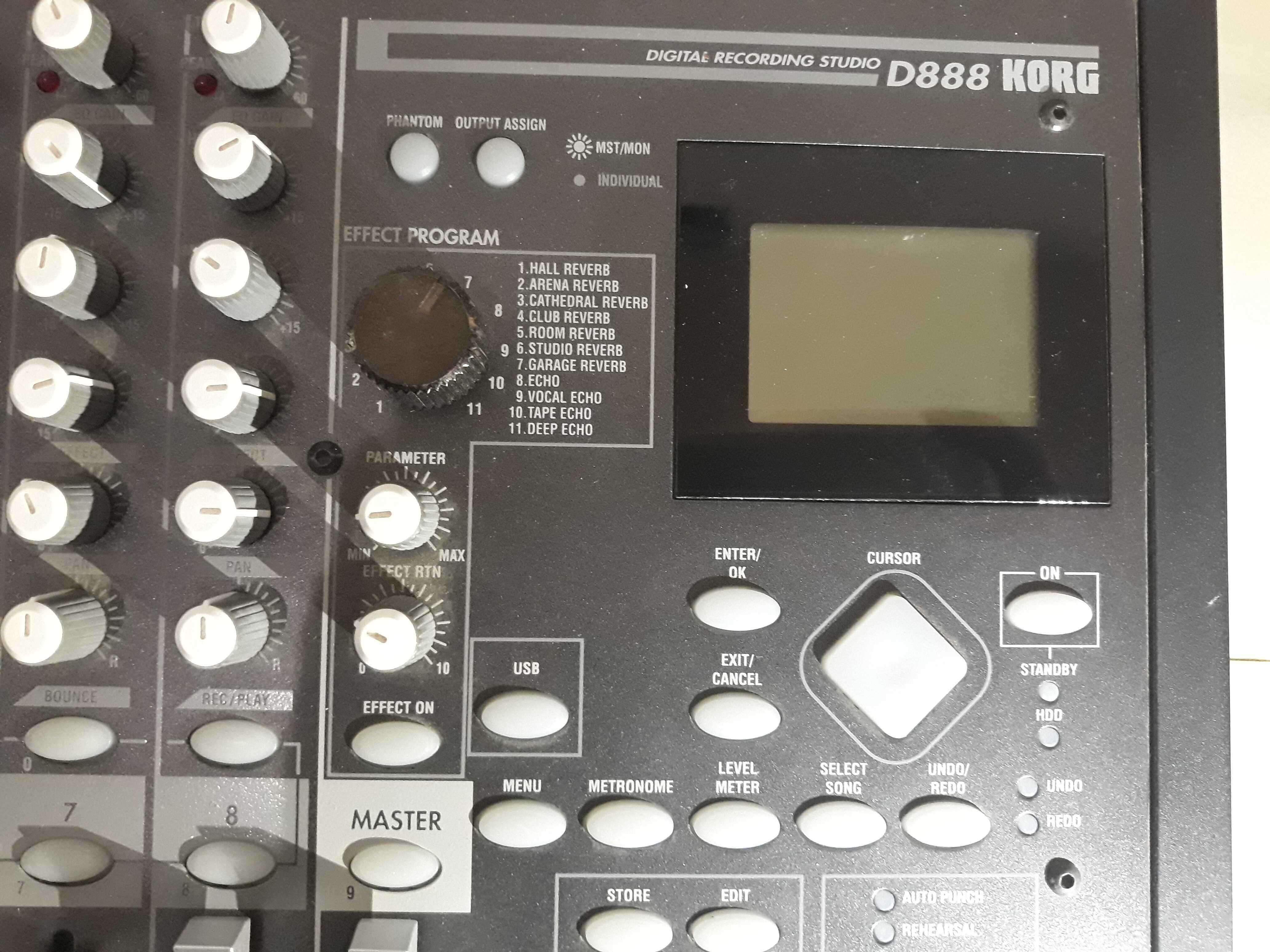 Vand Schimb multitrack recorder Korg d888