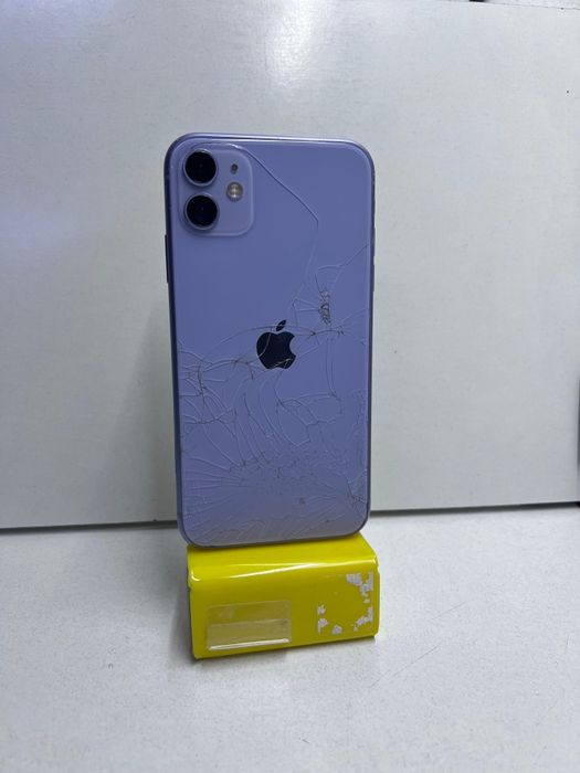 Продам Айфон 11 64г Крышка Трещина