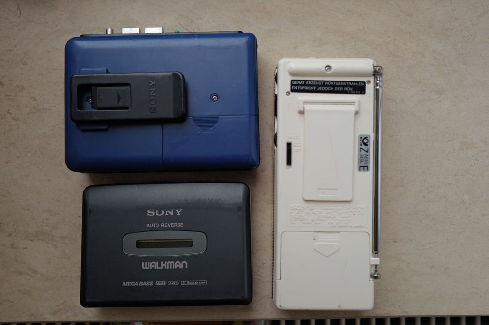 Vand trei Sony Walkman Wm FX511 si B39 plus TV Watchman FD-10E