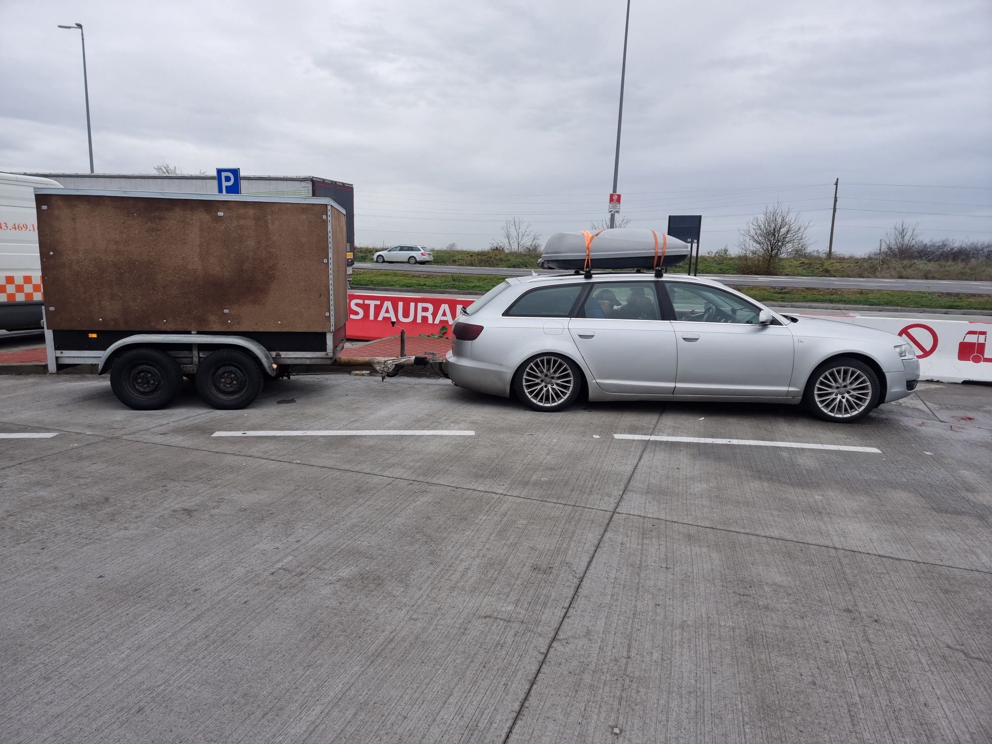 Remorca auto 2 tone \Se negociază/