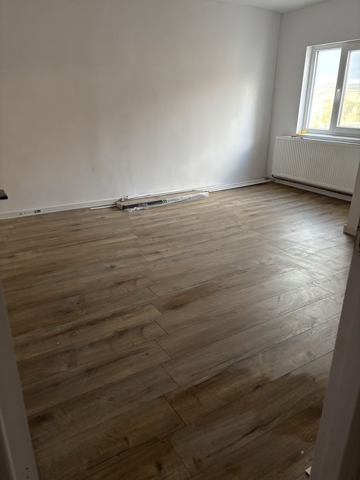 Inchiriez apartament