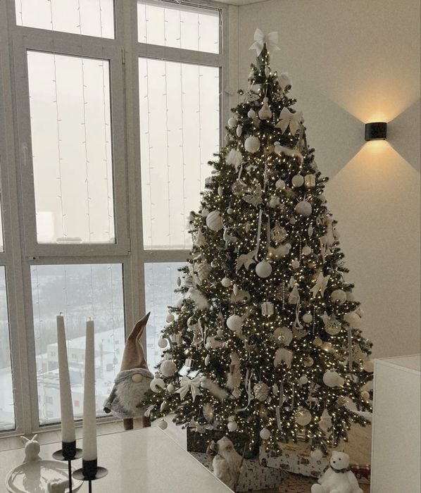 Елка новогдняя,гирлянда,игрушки