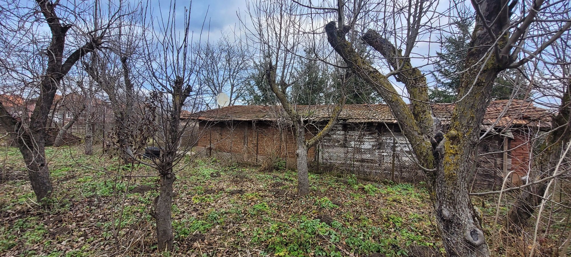 Teren intravilan, constructie,livada, acte la zi, zona superba