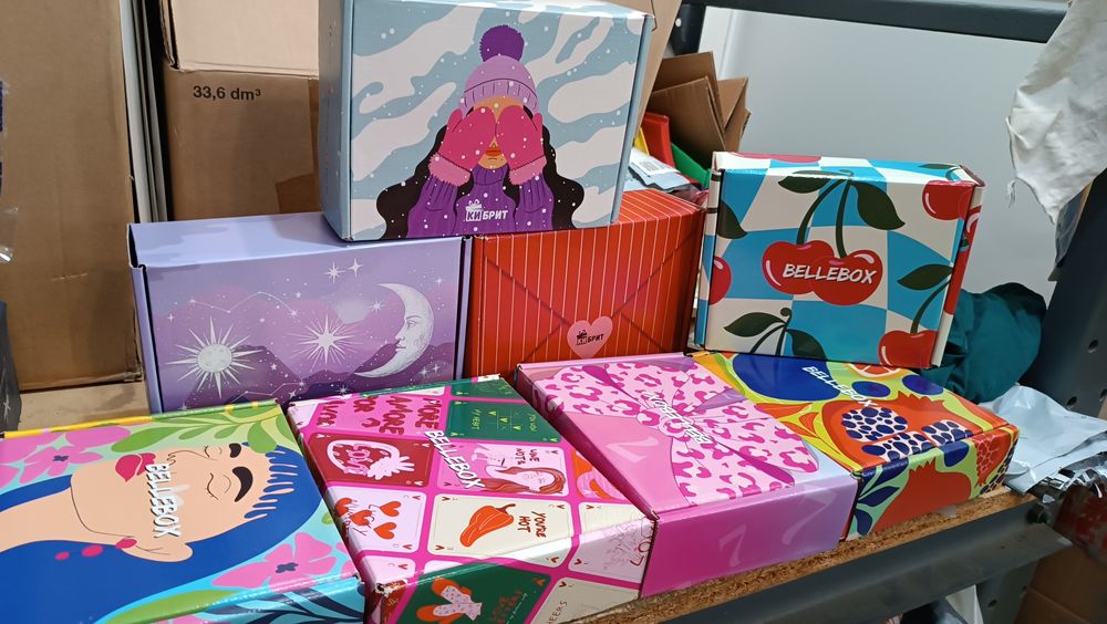 Цветни опаковъчни кутии