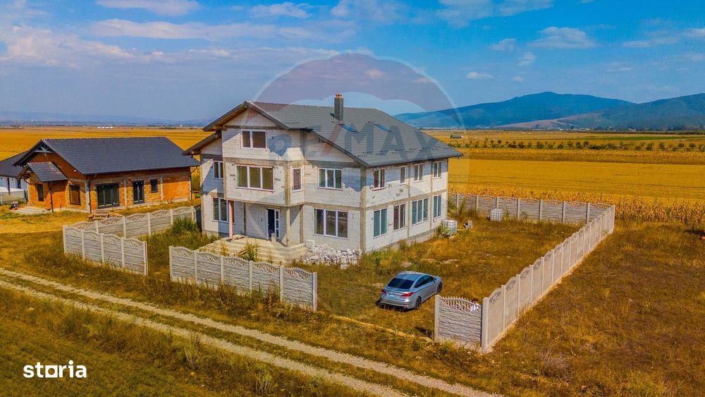 Vilă cu 14 camere la gri în Carpinis RMX147994 | COMISION 0%!