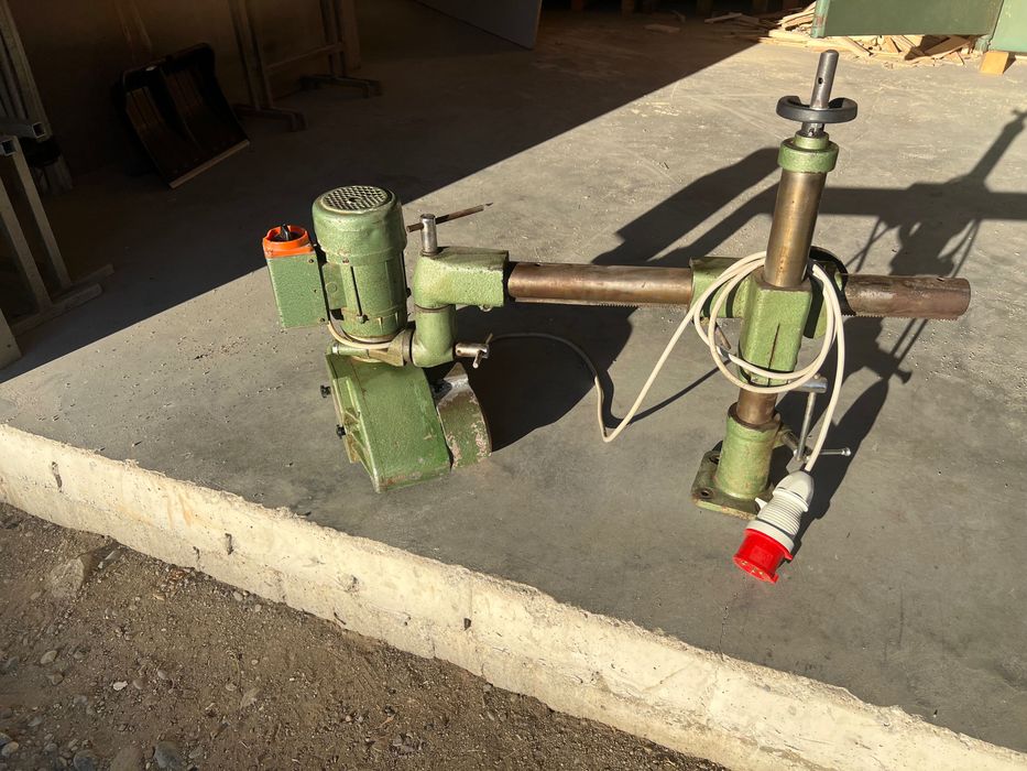 Dispozitiv de avans mechanic freza lemn