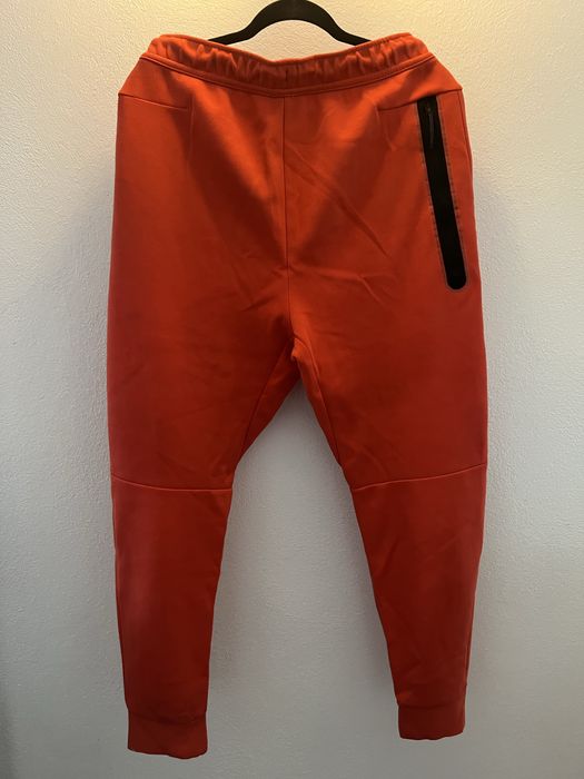 Pantaloni Nike Tech