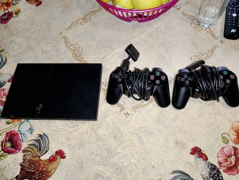 Продавам PlayStation 2+2 джойстика+10 игри+ всички кабели