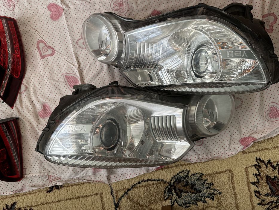 Faruri skoda yeti  cu xenon