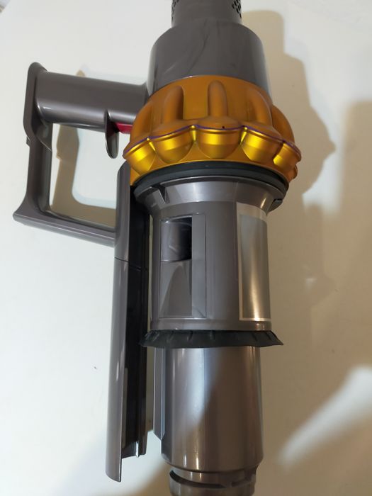 Dyson V15 _ corp cu motor