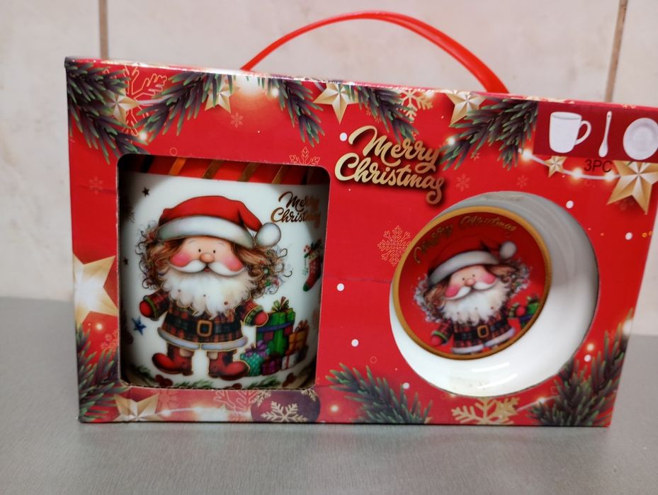 Set Crăciun: conține cană de ceai, farfurie și linguriță