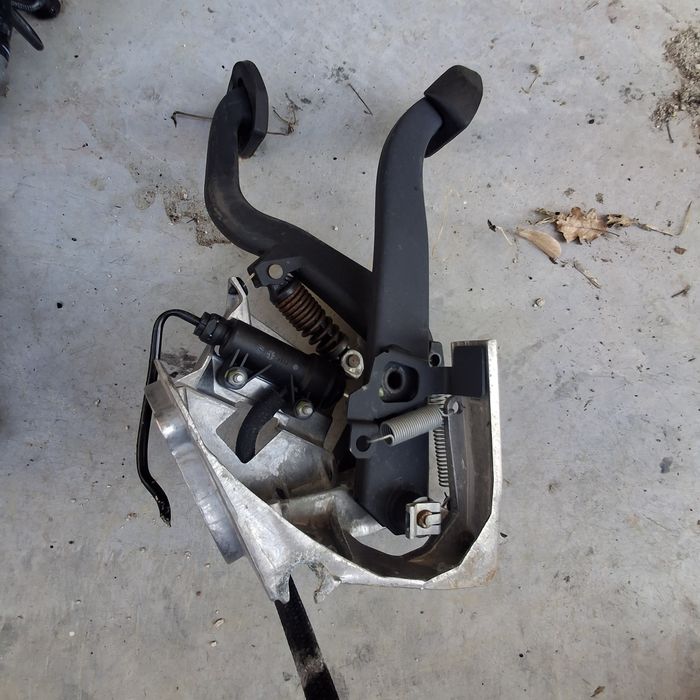 Педали спирачка/съединител от Бмв е90 н47 184кс E90 n47 184hp