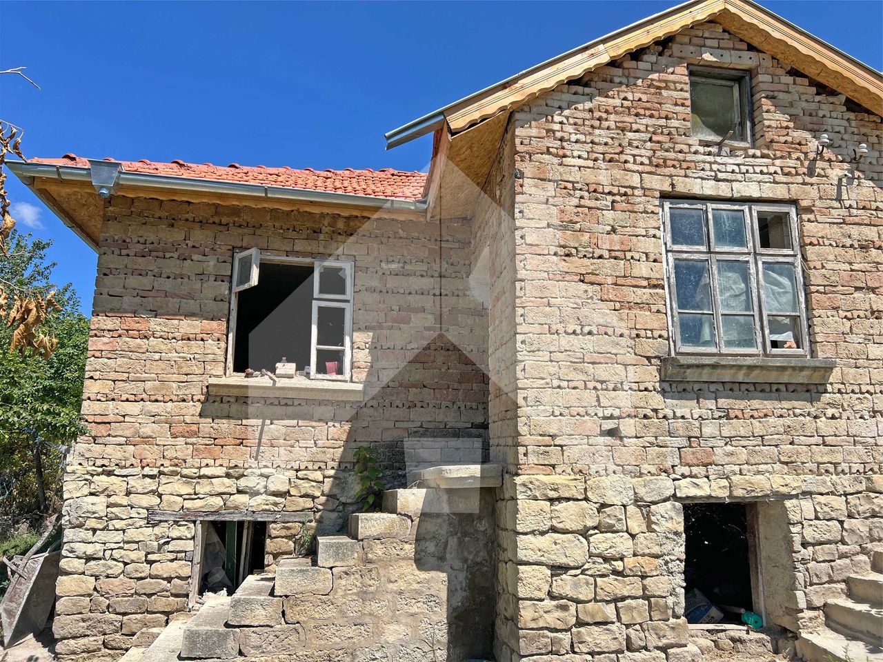 Продава се Къща в Нови пазар - 94 кв.м за 120 €/кв.м - Снимка #1