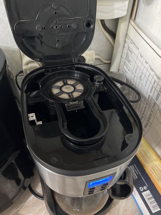 Cafetiera cu Râjniță incorporată