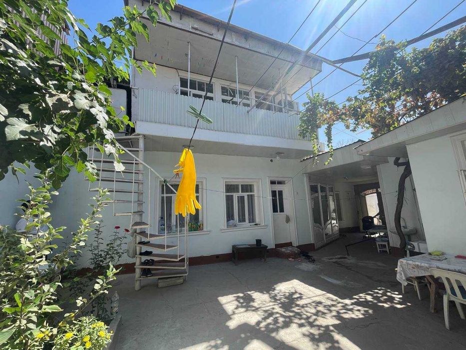 Продается двухэтажный дом в центре города ор.ул Исаева