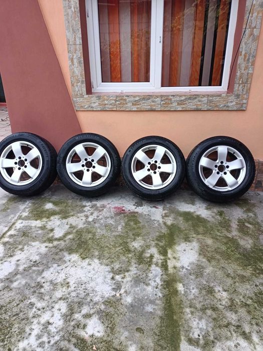 Cauciucuri de iarnă cu genți in state foarte bună