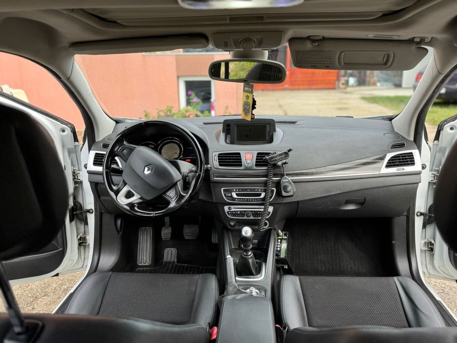 Megane 3 1.9
•Panoramic
• Bluetooth
• Buzunar ascuns