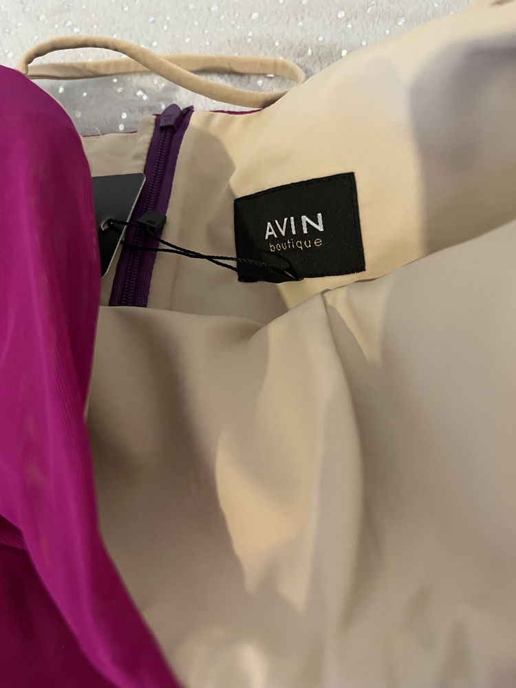 Рокля от Avin, нова с етикет, размер S