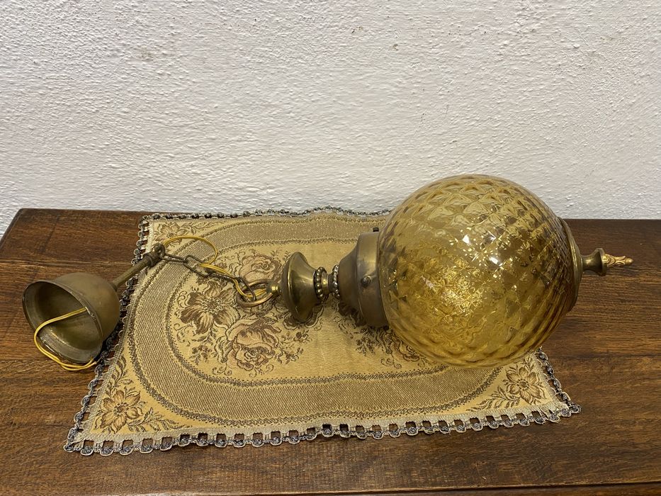 Винтидж белгийски полилей с кехлибарено стъкло и месинг 1950-те