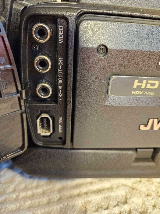 Видеокамера JVC GY-HD200    -  HDV 720p MiniDV