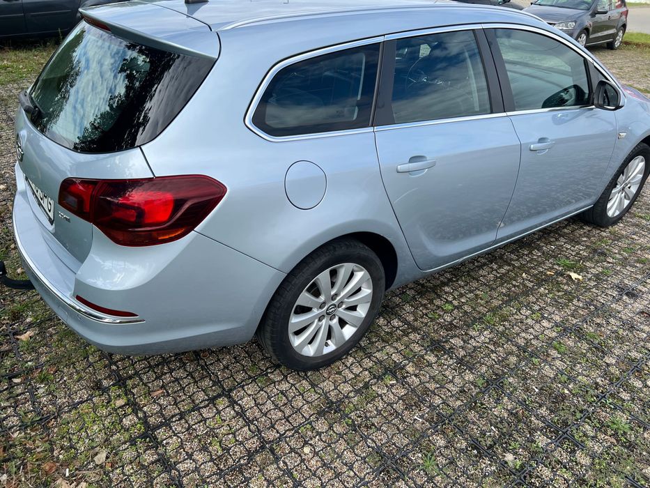 Vând Opel Astra J 1,6 diesel