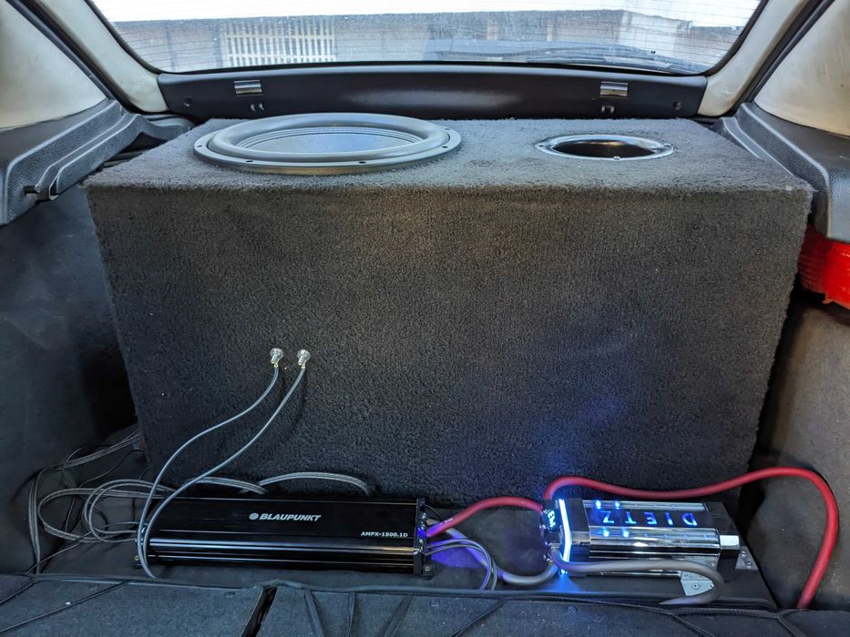 Продавам комплект субуфер, усилвател, кондензатор и инсталация