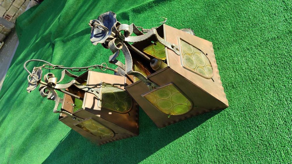 Старинни полилеи тип фенер с елементи на ковано желязо, метални капаци