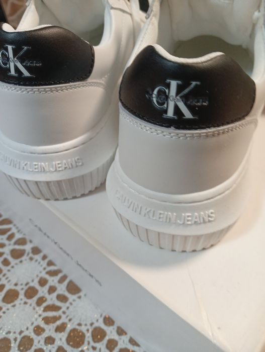 Vând adidași CK,38
