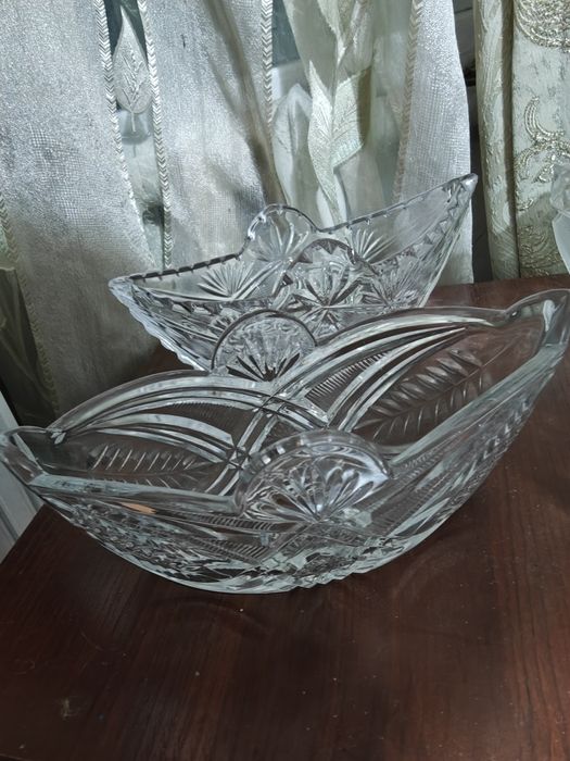 Продаю хрустальные вазы ,фужеры,рюмки