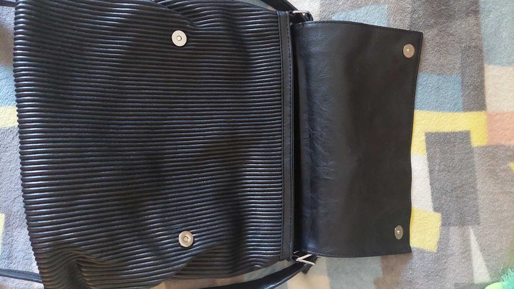 Нова черна дамска чанта-раница