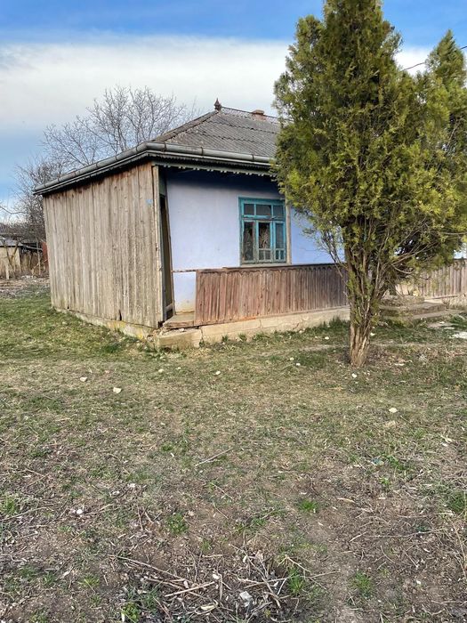 Casă bătrânească de vanzare in Zahoreni