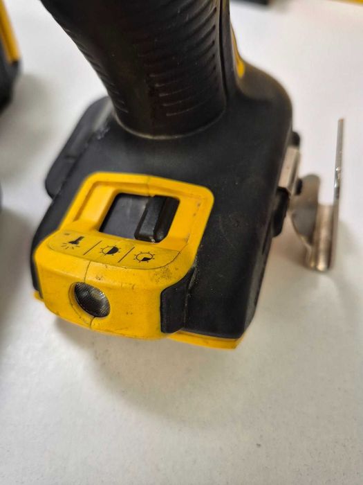 Акумулаторен винтоверт DCD796+DCB182+DCB112