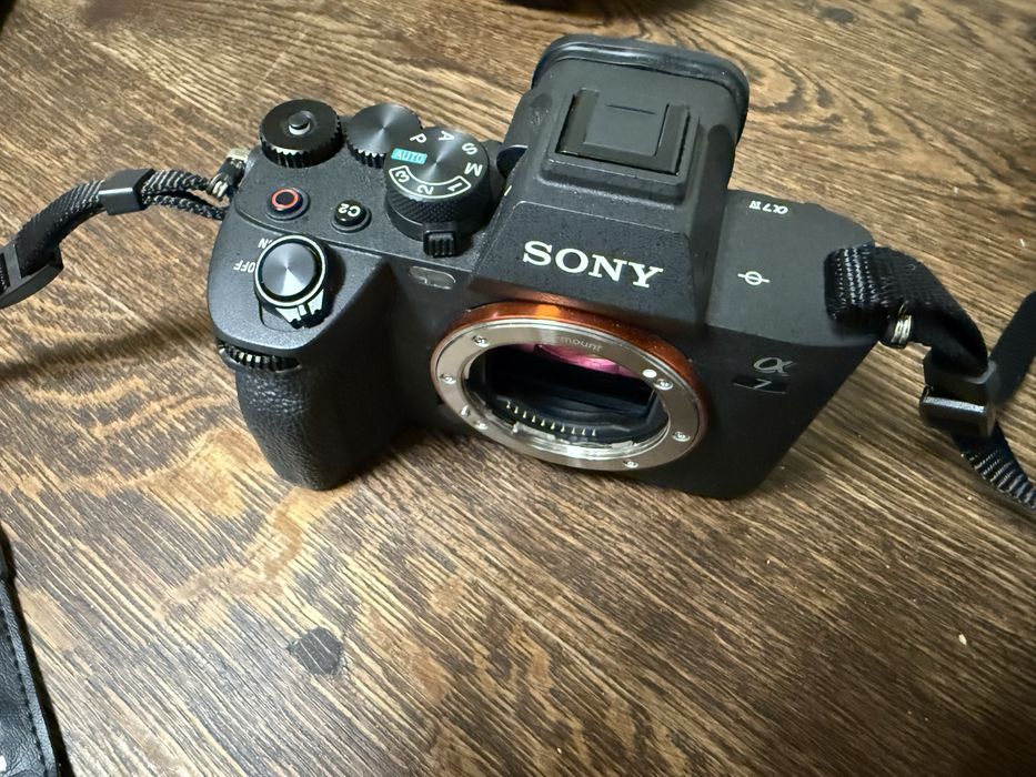 Vând Sony A7III + Sony A7IV