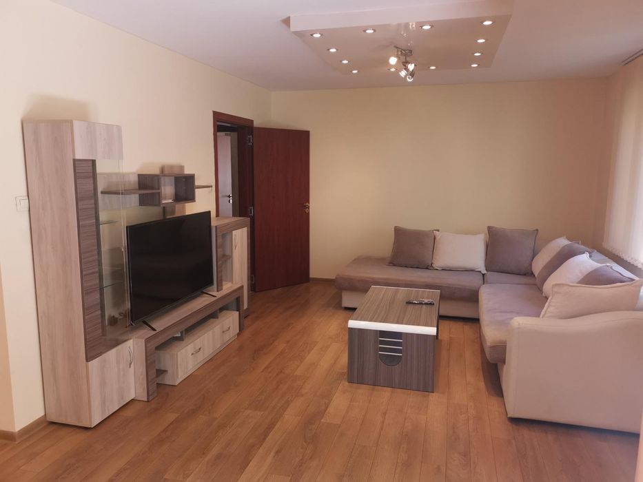 Дава се под наем Многостаен апартамент в Пловдив, Център - 160 кв.м за 750 € - Снимка #1