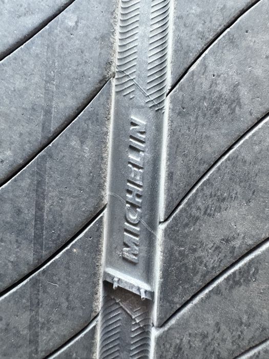Roti originale Toyota 235/45/18  5x114,3 vând sau schimb cu roti pe 17