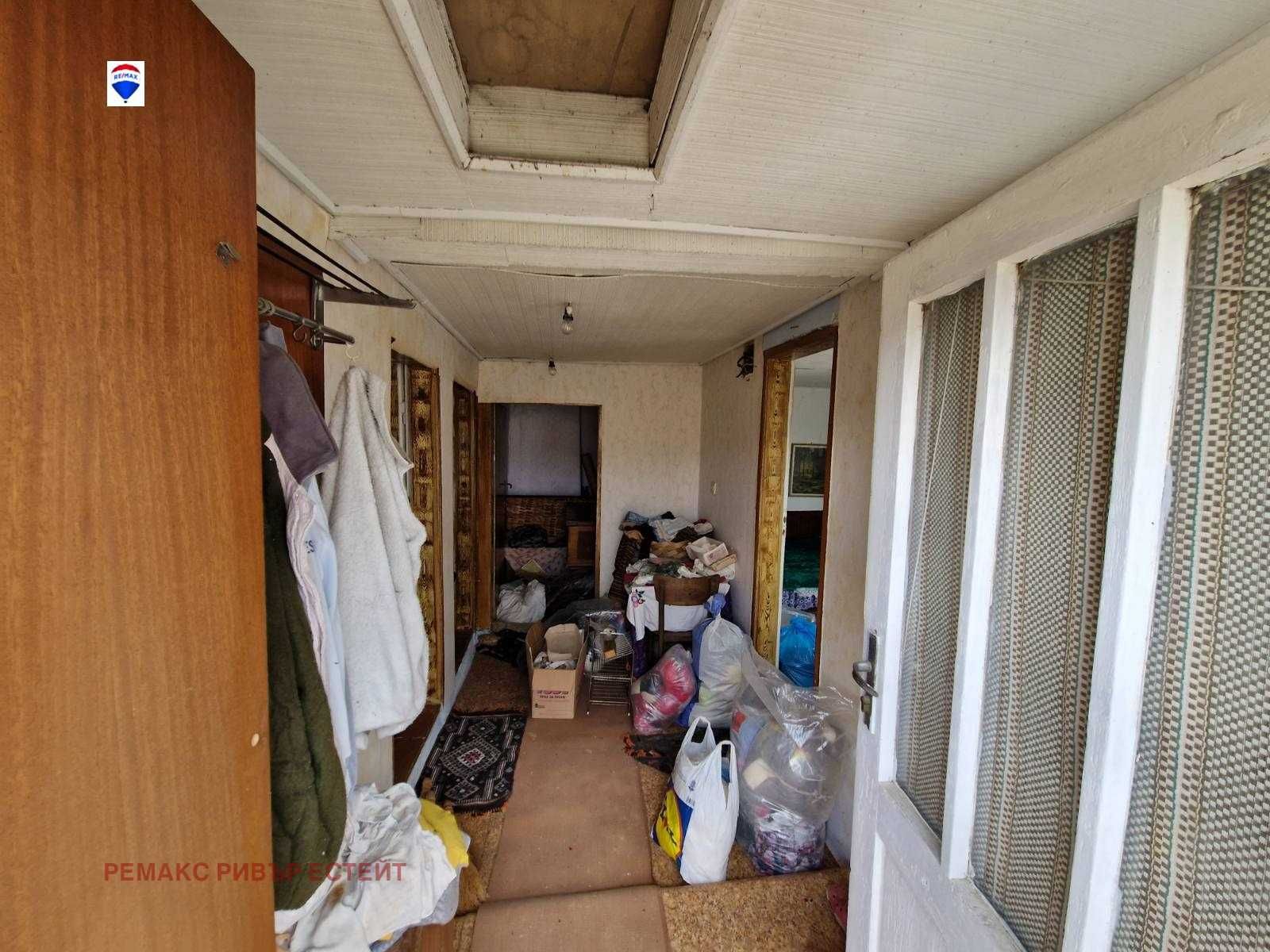 Селска къща за продажба с. Тръстеник