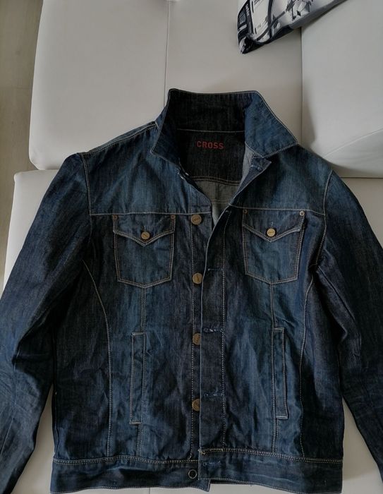Vând geaca de blugi Cross,noua, calitate.