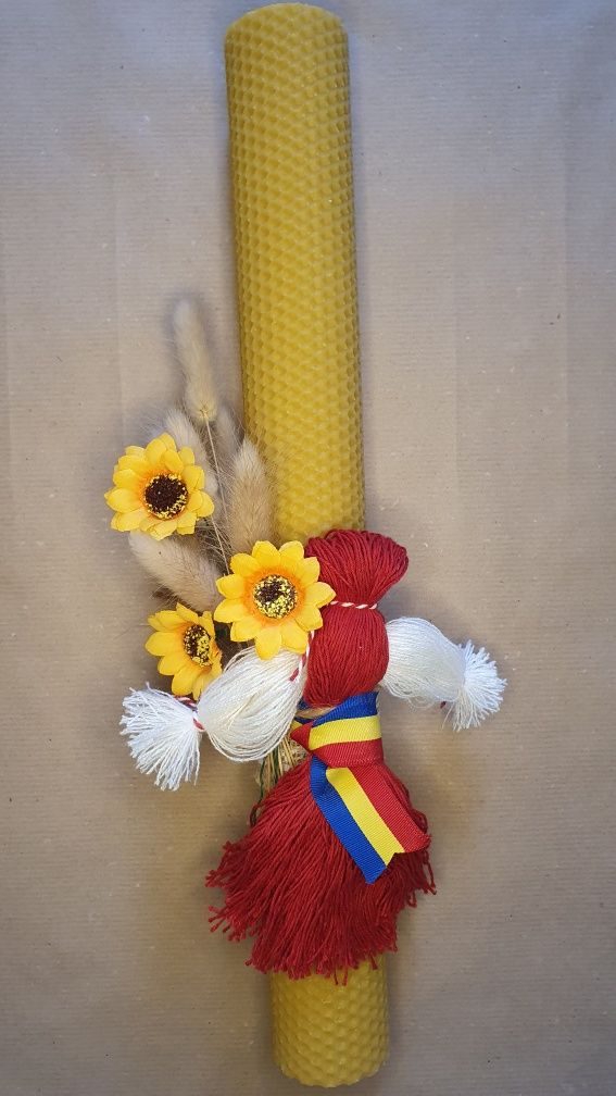 Lumânare din ceară naturală de albine, tip fagure, decor tradițional