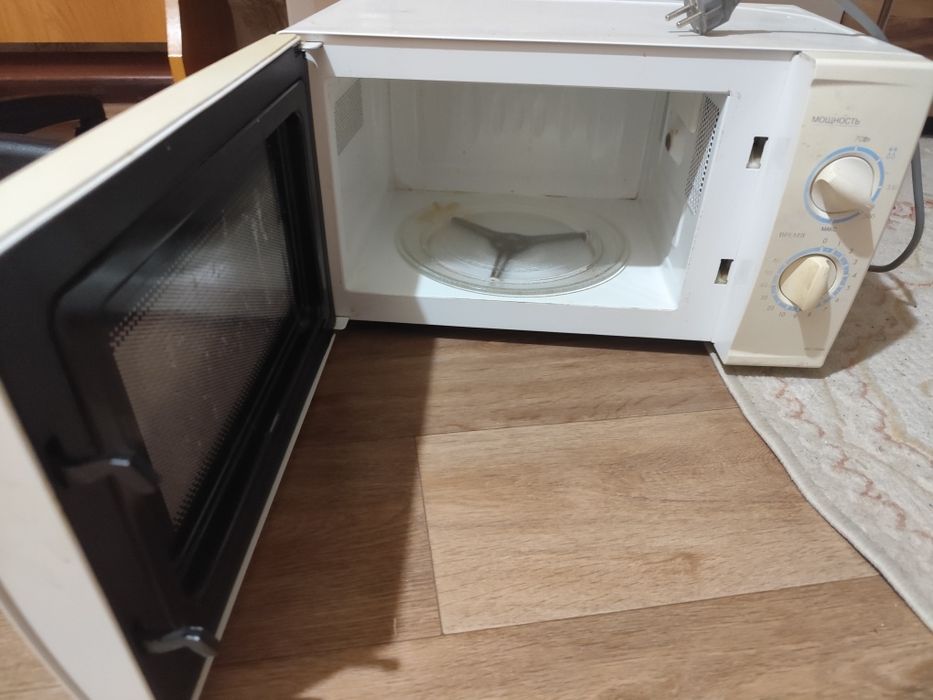 Микроволновка работает