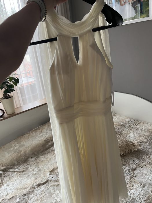 Бяла рокля втора употреба