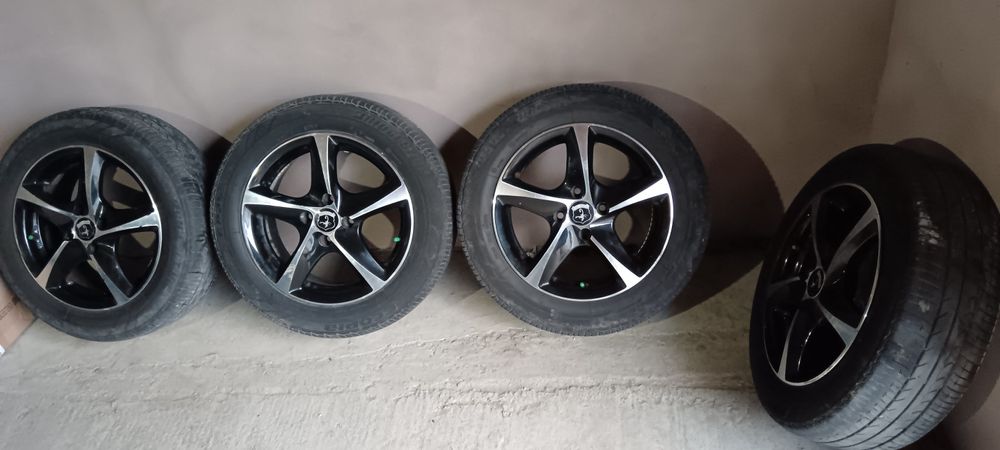Jante în 4 prezoane aliaj 16 cu cauciuc Bridgestone