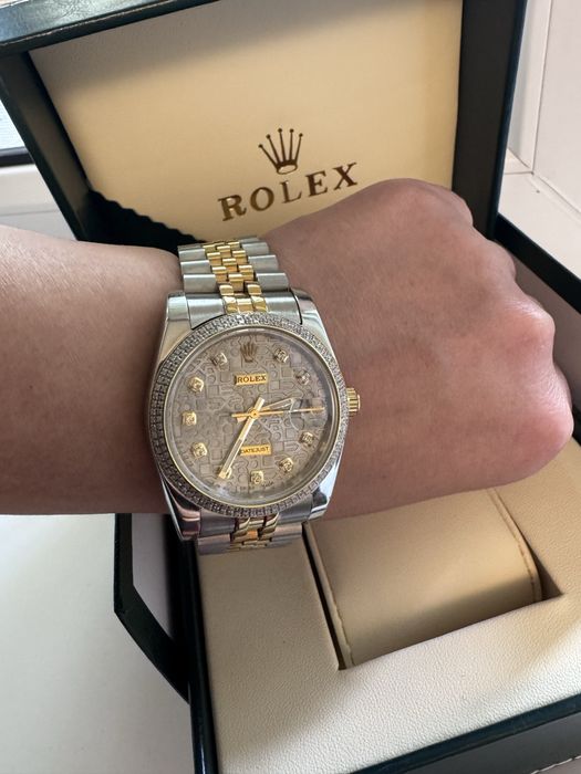 Часы с брилиантами Rolex унисекс