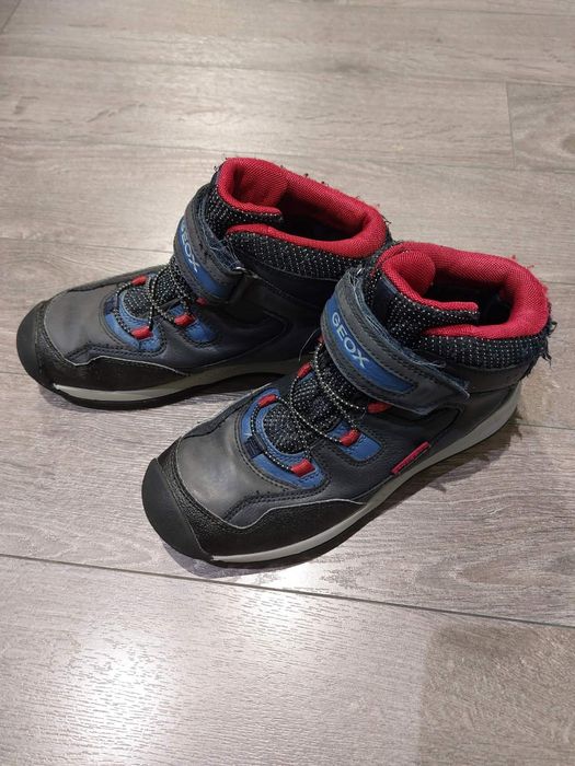 Зимни детски обувки от естествена кожа Geox.