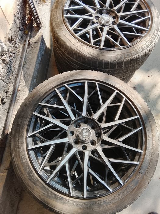 215.45.R 17. sngan yorlgan joylari yoq remont qlnmagan holati zor