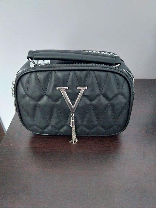 Малка черна чанта