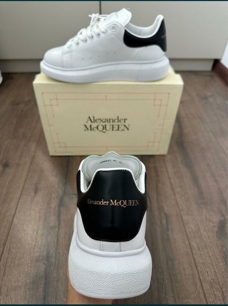 Alexander McQueen Model Premium