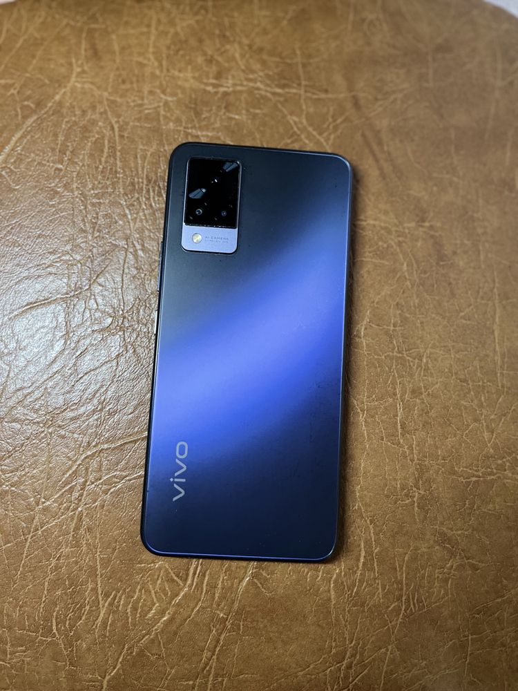 Смартфон Vivo V21