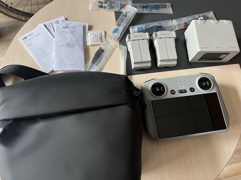 Продавам DJI Mini 3 Fly More Combo RC-2